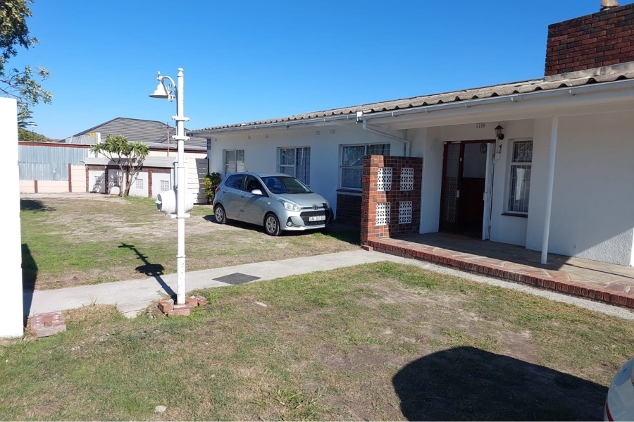 7 Bedroom Property for Sale in Parow Valley Western Cape